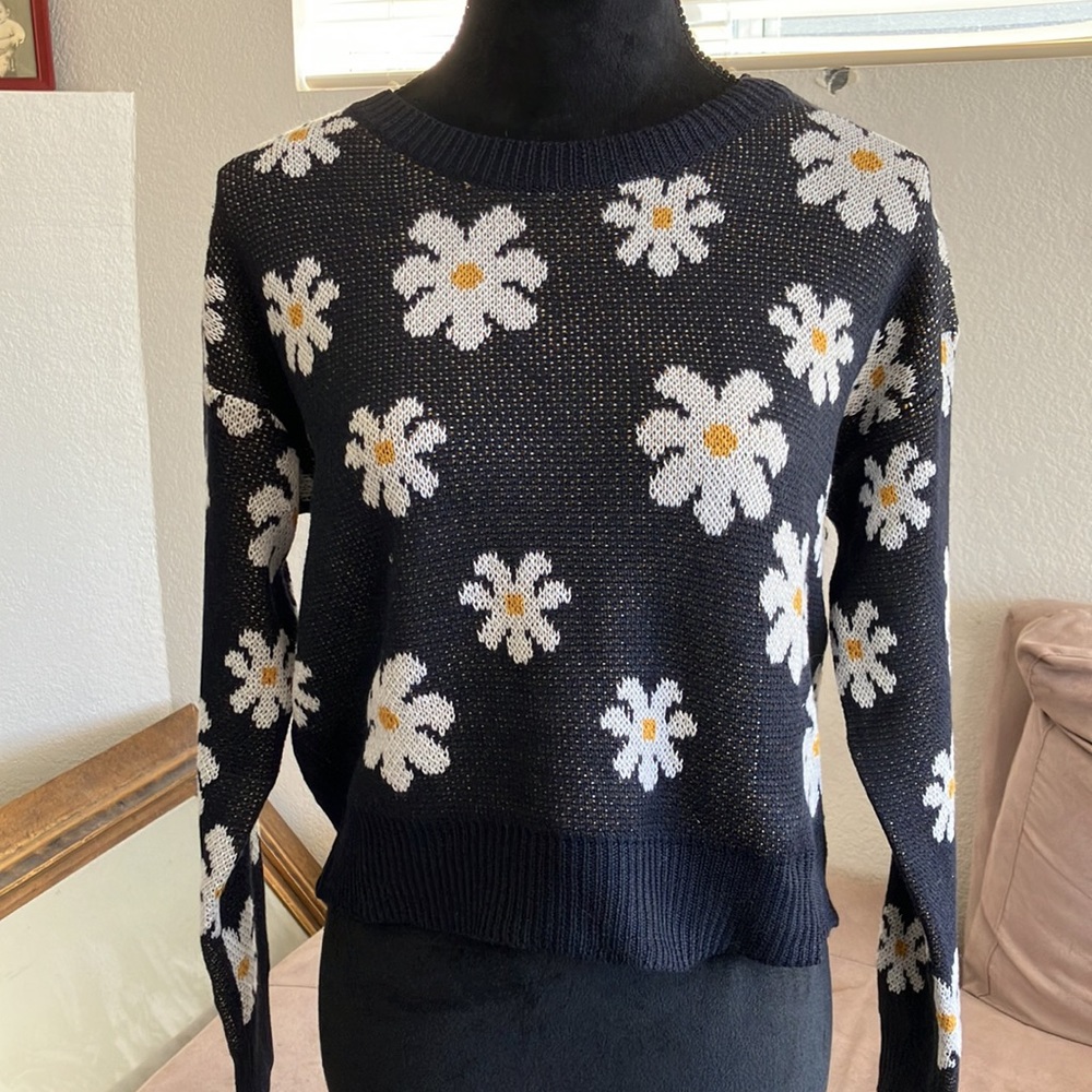 Daisy Patterned Knit Sweater - Black and White